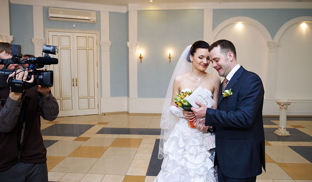 Ein Hochzeit Videograf Düsseldorf als Geschenk: Die besten Ideen für persönliche Aufnahmen
