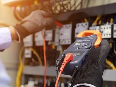 DGUV Vorschrift 3 und die Prüfung ortsfester elektrischer Anlagen: Das müssen Sie wissen