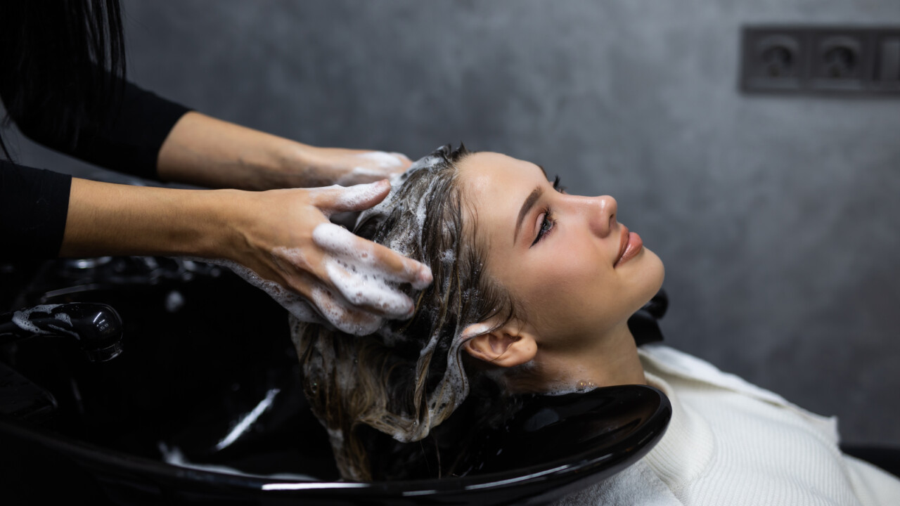 Stilvoll & funktional: Friseurwaschbecken im modernen Salon