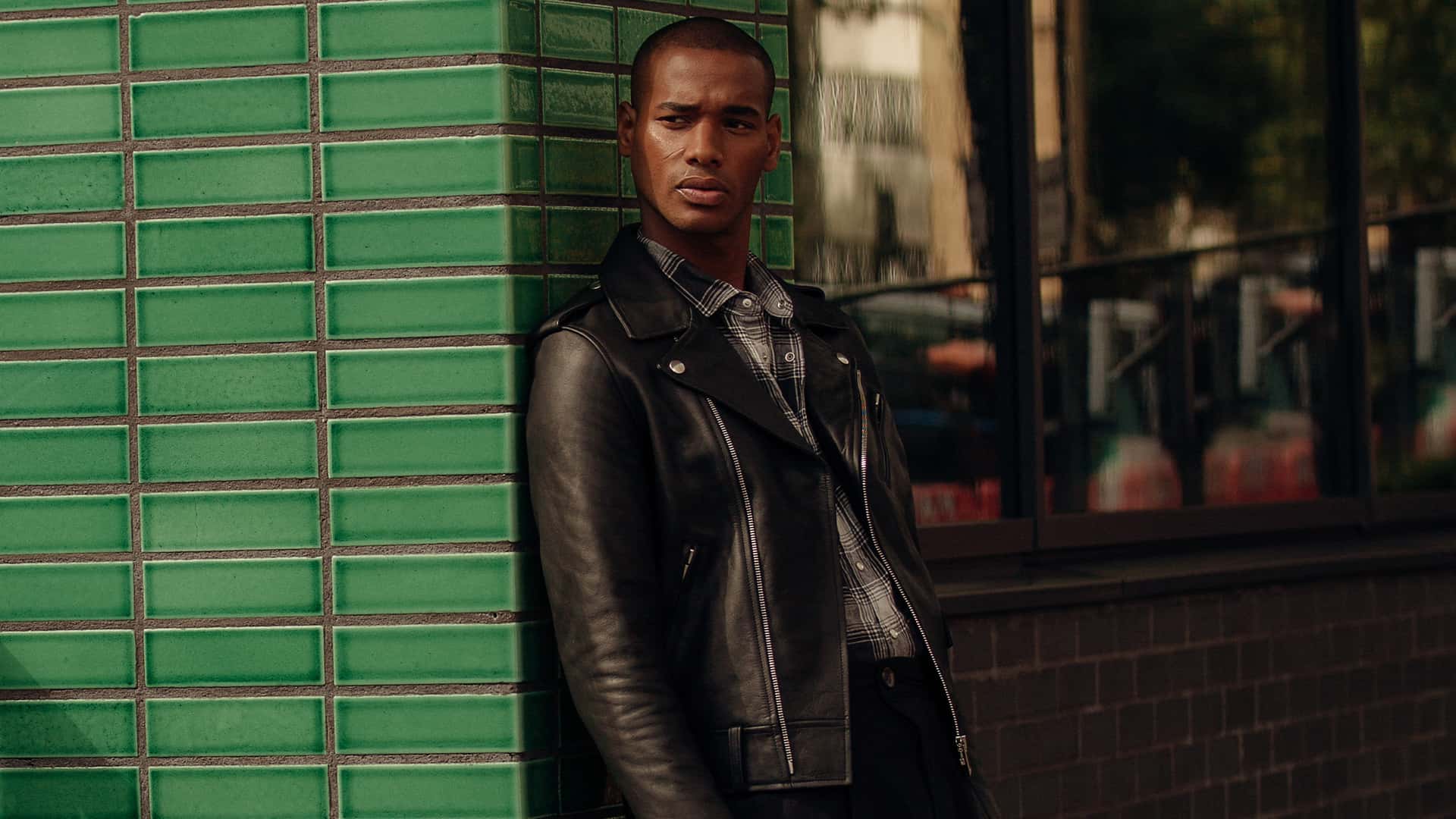 Herren Lederjacke für jeden Anlass: Von lässigen Looks bis hin zu eleganter Abendmode