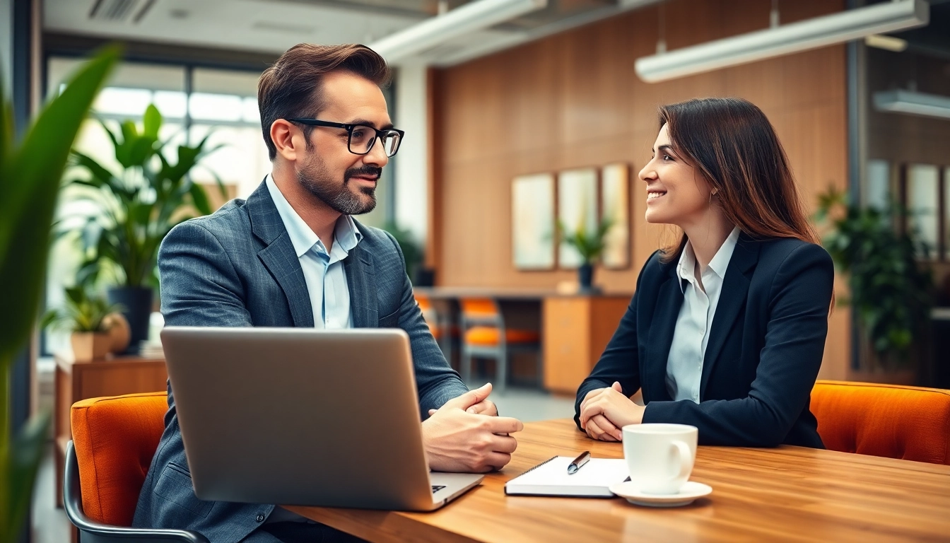Headhunter Hagen im Gespräch mit einem Kandidaten in einem modernen Büro.